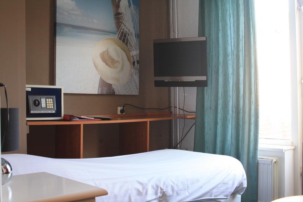 Single Room,207354808:JPEG